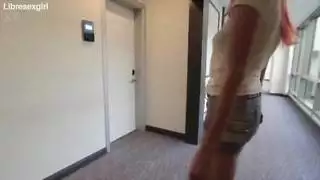 عارية في الفندق