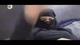 مثيرة حقيقية للهواة المسلمين العربات الجبهة العادة السطحية التي تسحق السوائل كس إلى النشوة الصلبة في النقاب