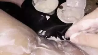 ابنة زوجتي تصبح فظيعة مع الزبادي والدسار الزجاجي الضخملم أكن أعلم أن هذا يمكن أن يحدث إذا كنت سأتركها في المنزل بمفردهاإنها تستمني عن طريق الطعام والأنين بالنسبة لي أن يمارس الجنس معهاالعربية سنووايتأمريكا