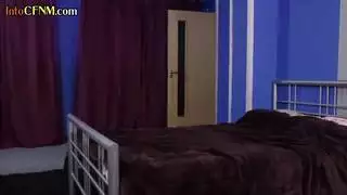 ذكر عاري يوجه شقراء تبلغ من العمر 20 عامًا بالكعب العالي بأسلوب جماع الدبر