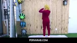 غنائم زوجة تغش مع مدربها الشخصي مع الحجاب على