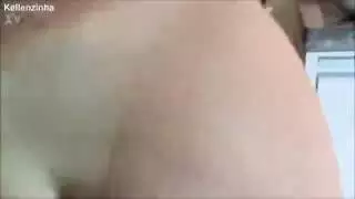 تناول الروبيان أكمل على اللون الأحمر