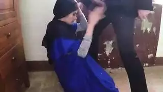 لطيف في سن المراهقة العربية بينيلوب نائب الرئيس تمتص الديك للتعليم