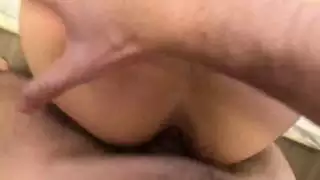 هذه الفتاة الرائعة تريد حقًا شريكًا شابًا