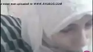 مراهقة عربية تمص جيد جدا