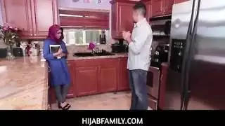 الفتاة العربية أدا سانشيز تحصل على قضيب كبير