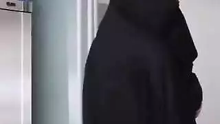 العربية كبيرة الثدي وقحة