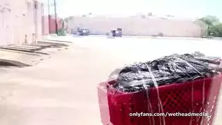الأبنوس تمتص في الأماكن العامة