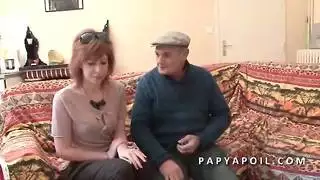 اللسان جيد من قبل أحمر الشعر